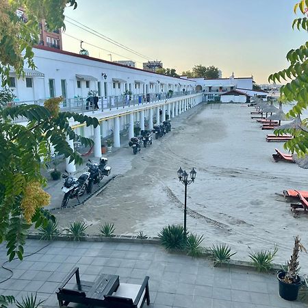 Hostel Cazino Nord Rooms Mamaia Ngoại thất bức ảnh