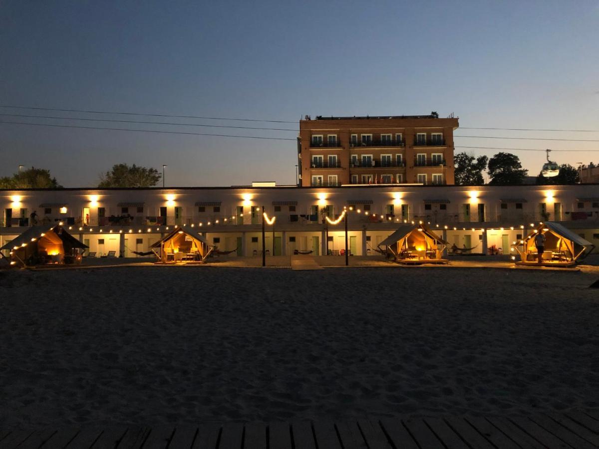 Hostel Cazino Nord Rooms Mamaia Ngoại thất bức ảnh