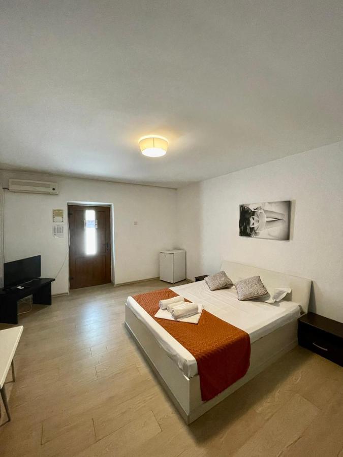 Hostel Cazino Nord Rooms Mamaia Ngoại thất bức ảnh