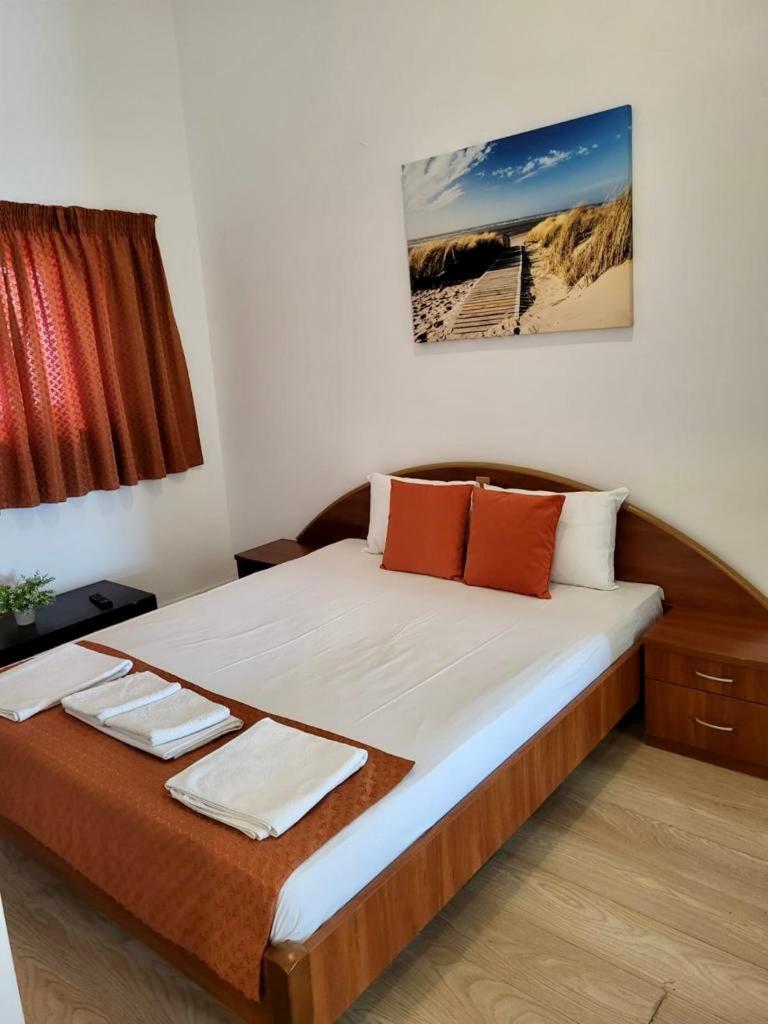 Hostel Cazino Nord Rooms Mamaia Ngoại thất bức ảnh