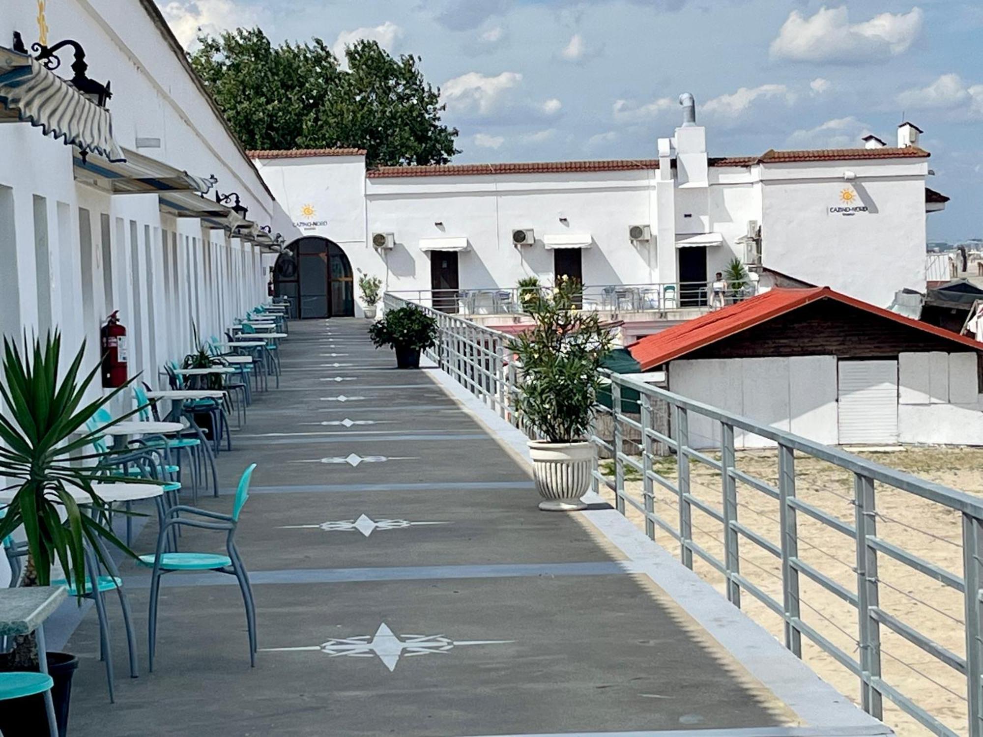 Hostel Cazino Nord Rooms Mamaia Ngoại thất bức ảnh