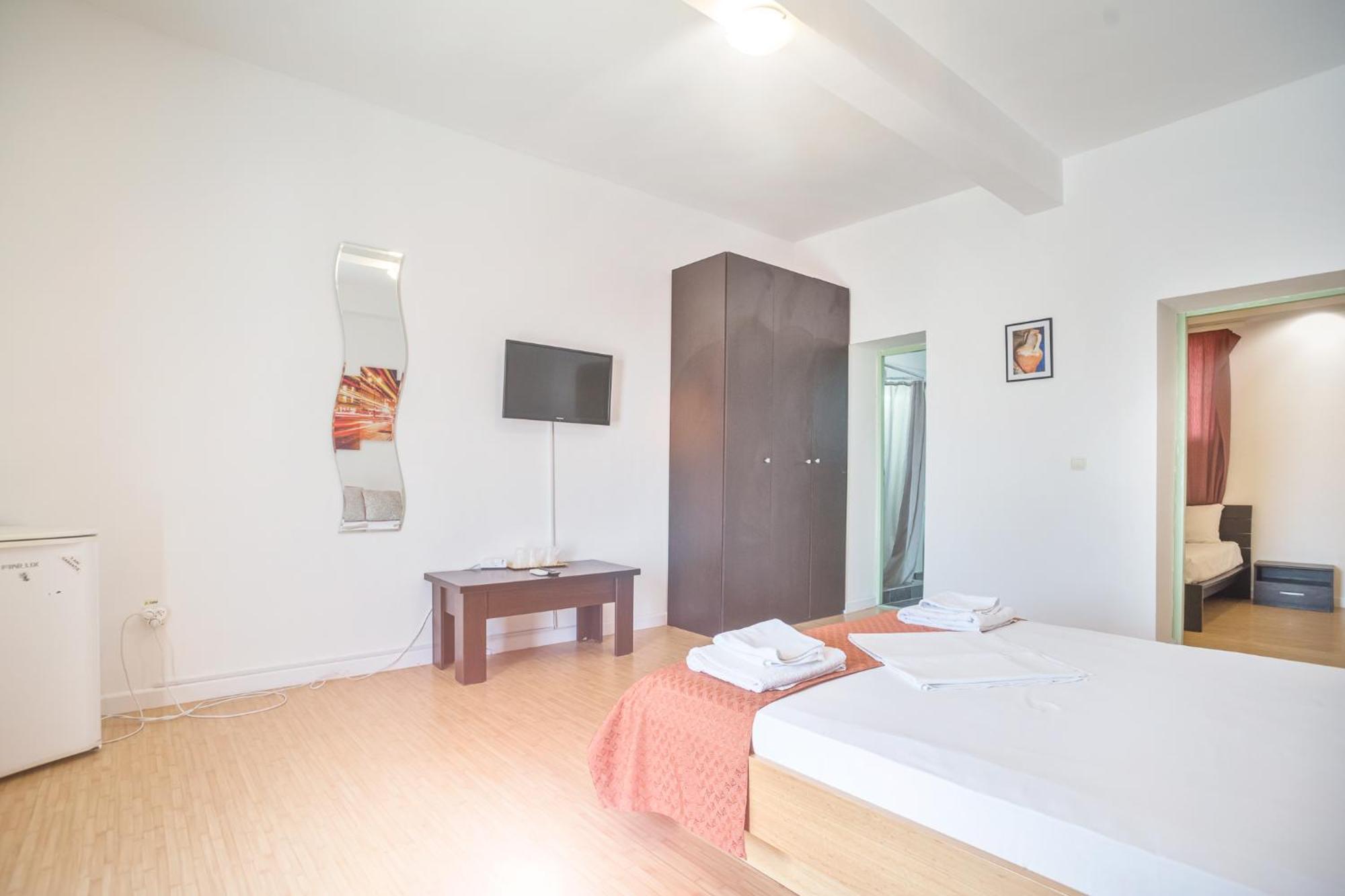Hostel Cazino Nord Rooms Mamaia Ngoại thất bức ảnh