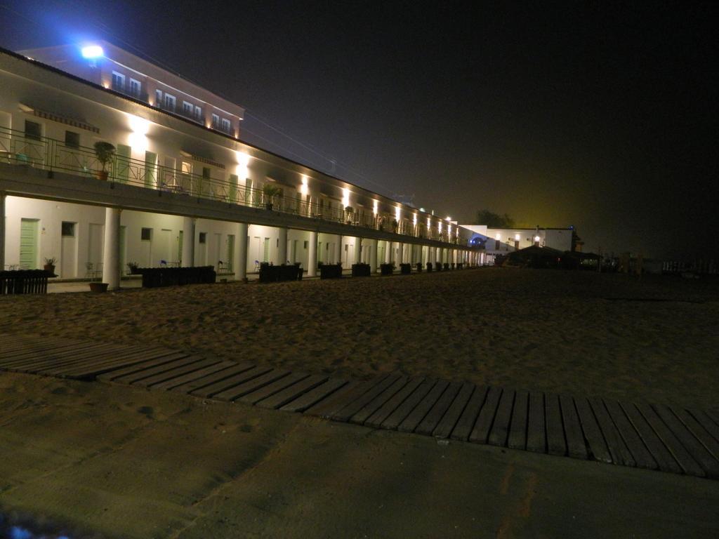 Hostel Cazino Nord Rooms Mamaia Ngoại thất bức ảnh